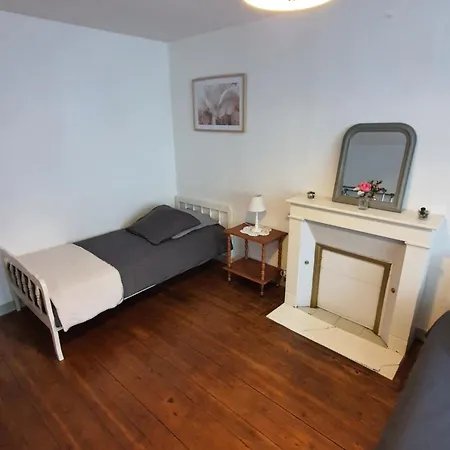 펜션 Du Faubourg Charrault Maixent L'ecole *